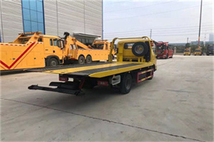 托克逊非事故拖车